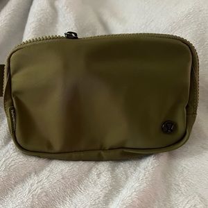 Lululemon everywhere belt bag bronze green NWT